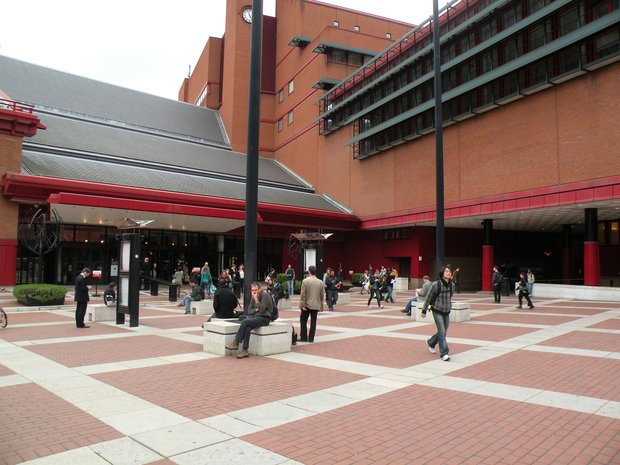  parvis de la bibliothèque, quartier Saint-Pancras